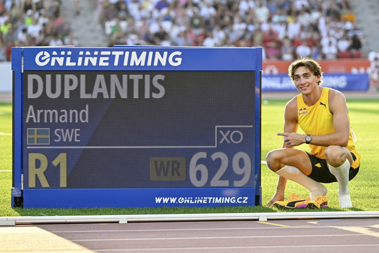 Armand Duplantis wallpaper for phone 