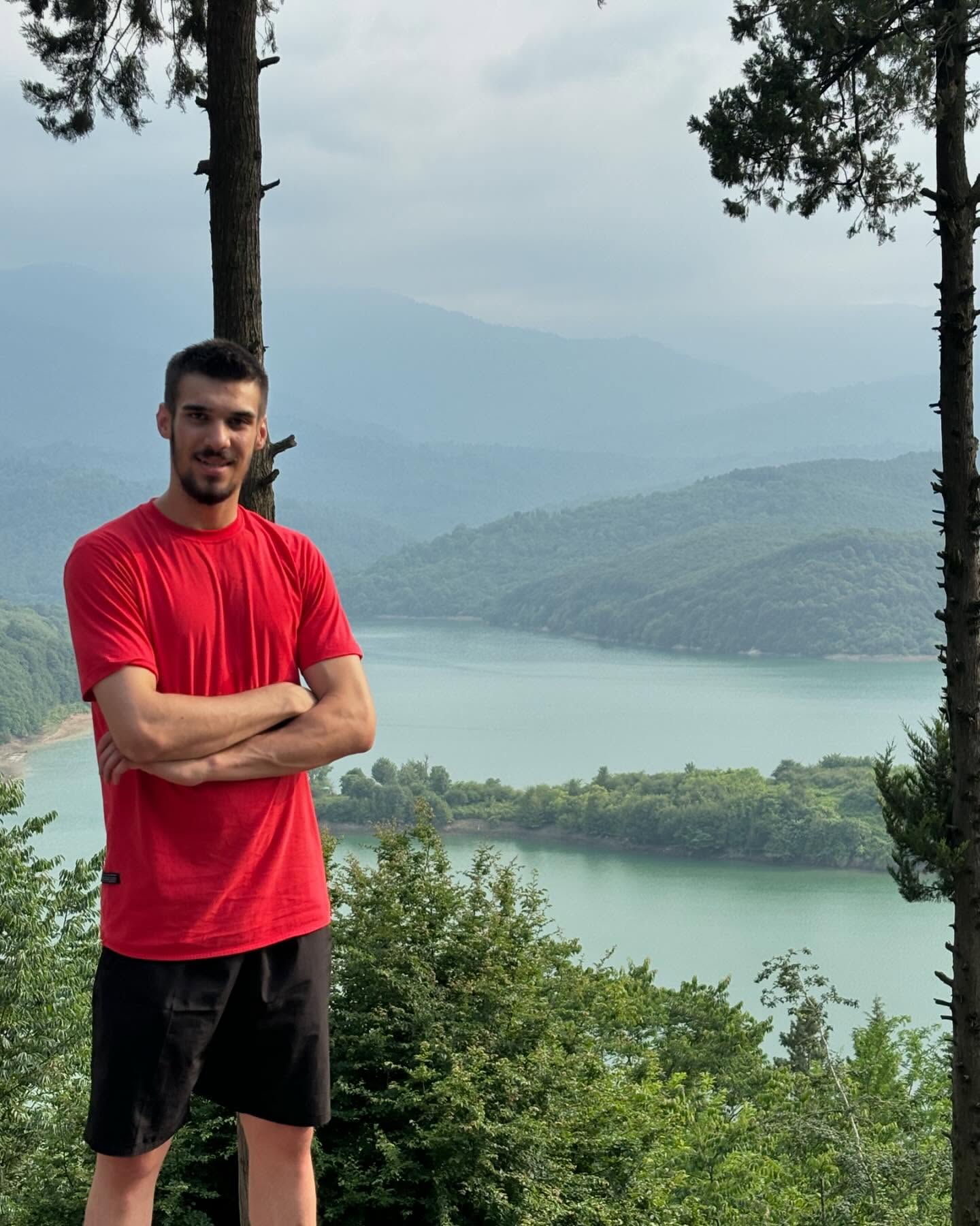 سید متین حسینی چه کسی هست