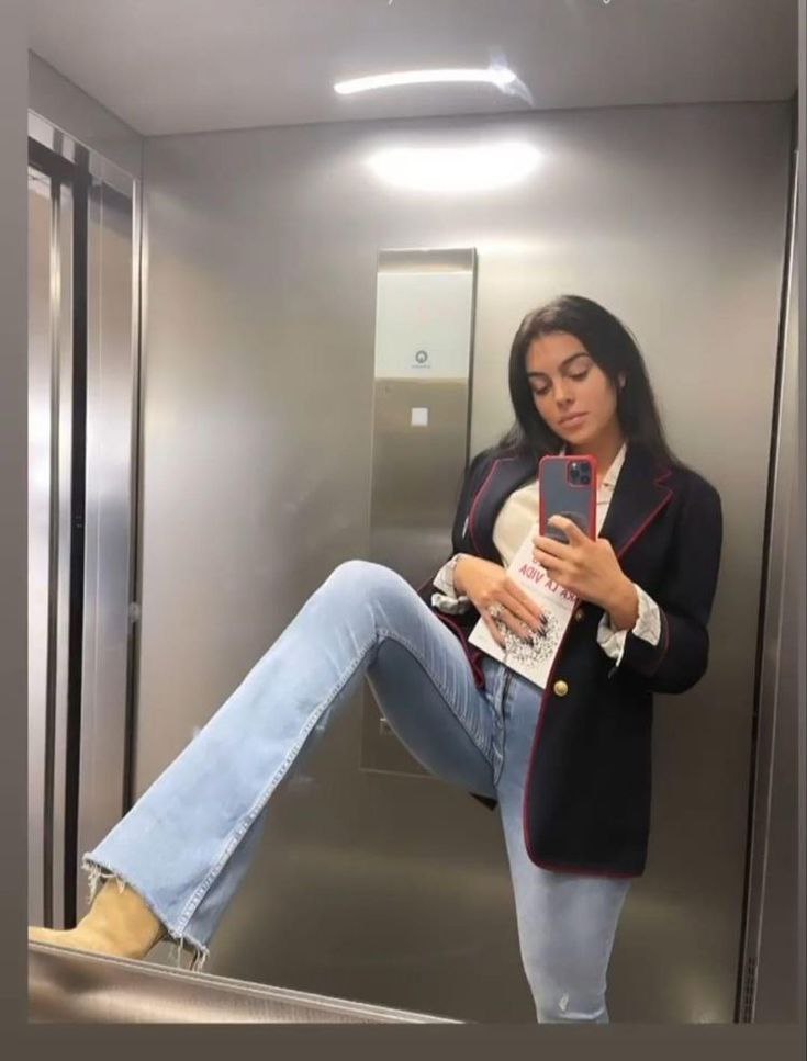 عکس جورجینا رودریگز آسانسور 