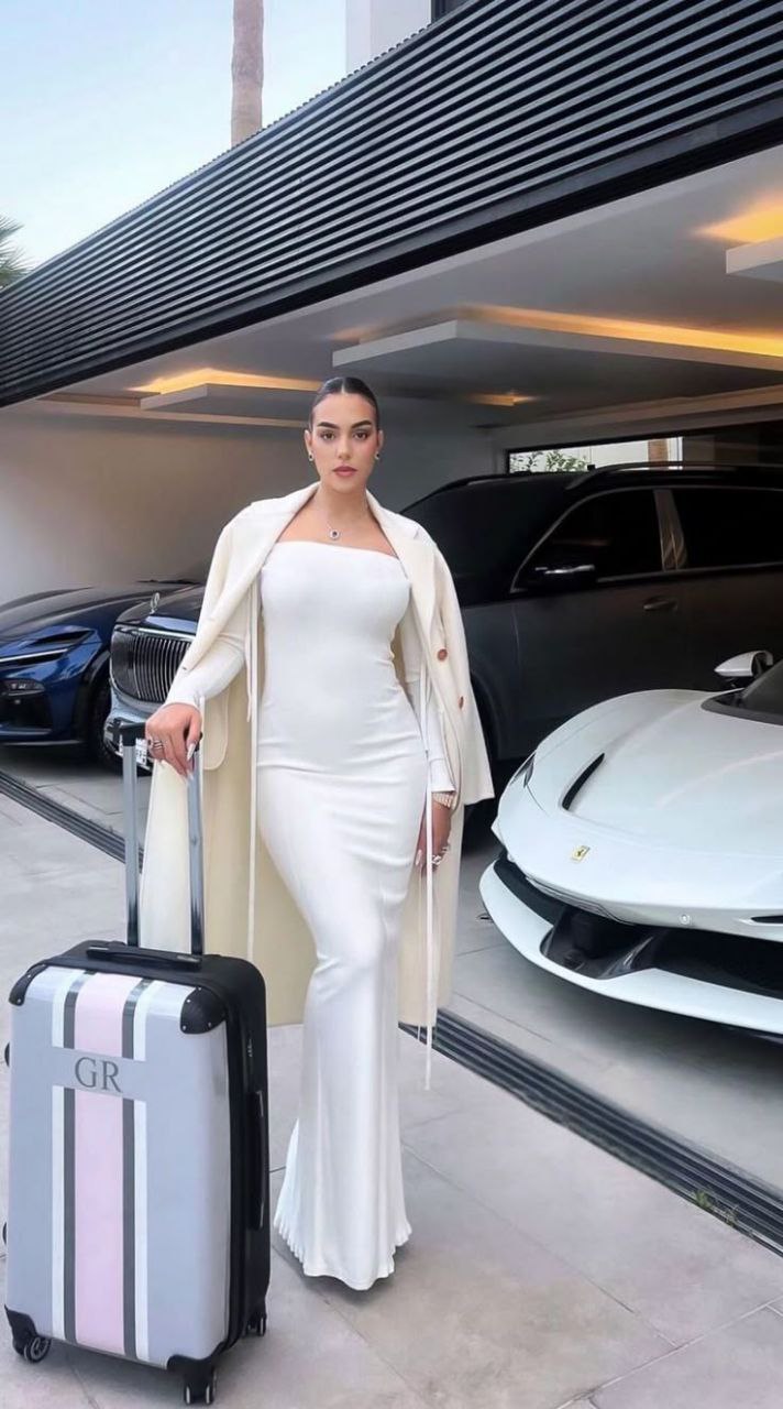 عکس جورجینا رودریگز ماشین لوکس 