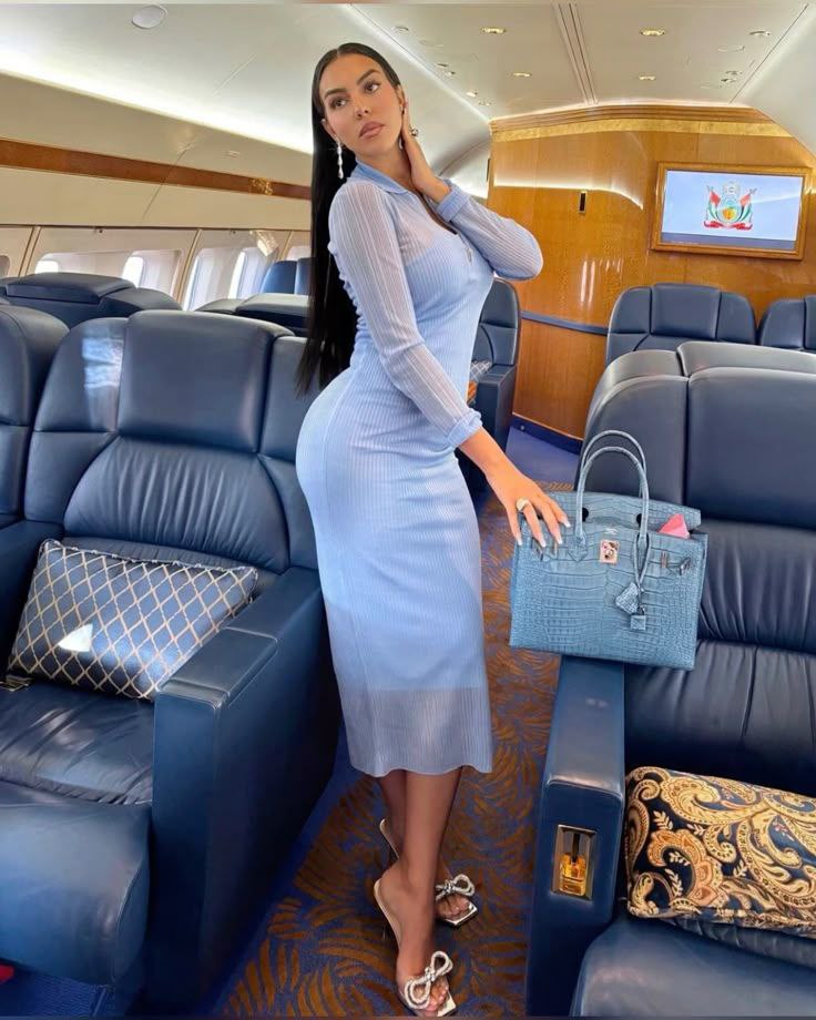 عکس جورجینا با جت شخصی 