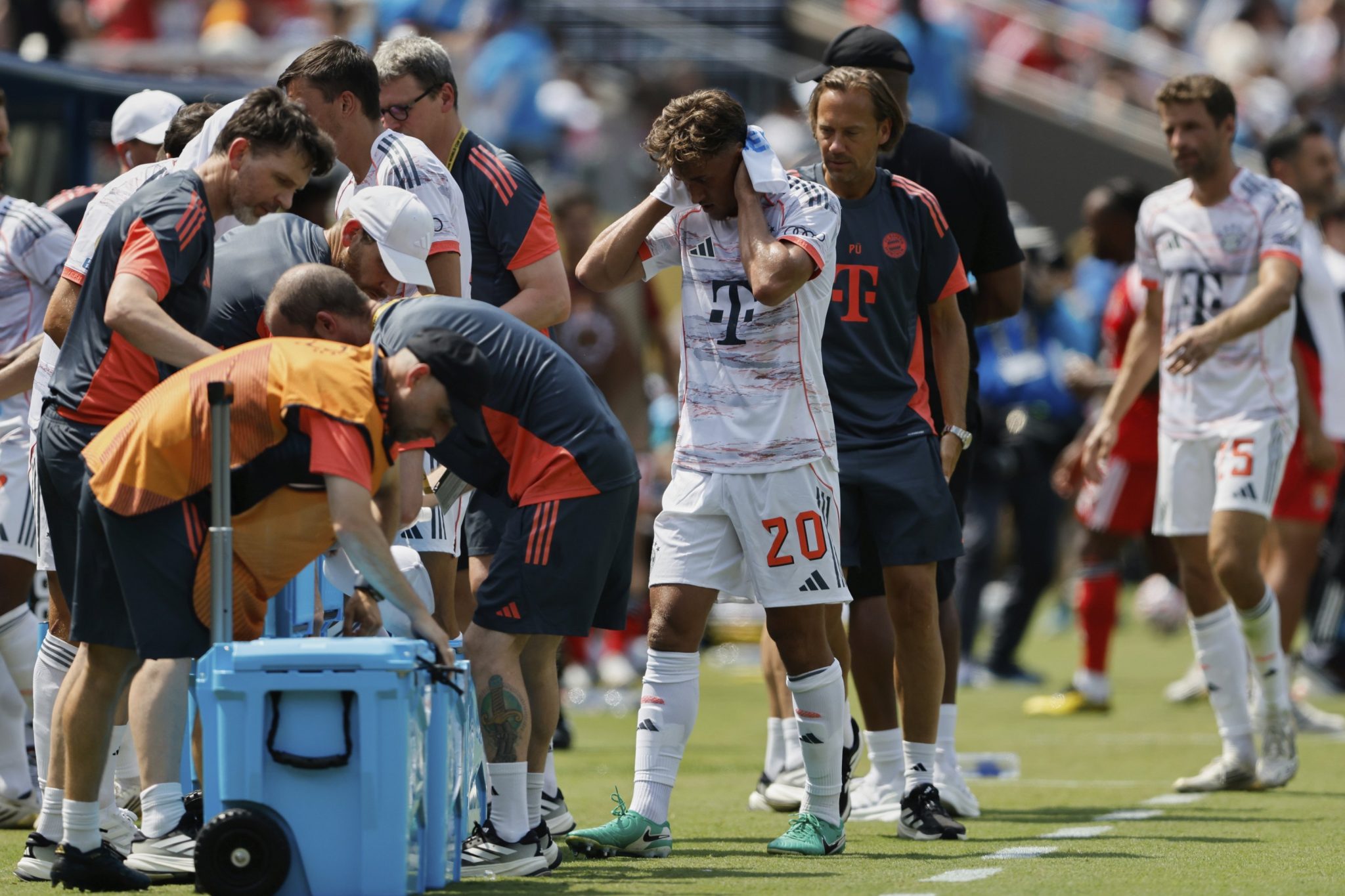 توقف برای نوشیدن آب در فوتبال توقف برای نوشیدن آب در فوتبال