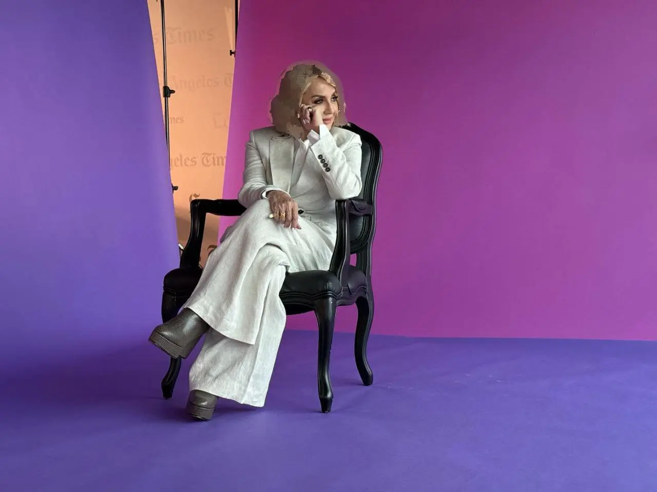 تصاویر جدید گوگوش تبلیغ کتاب