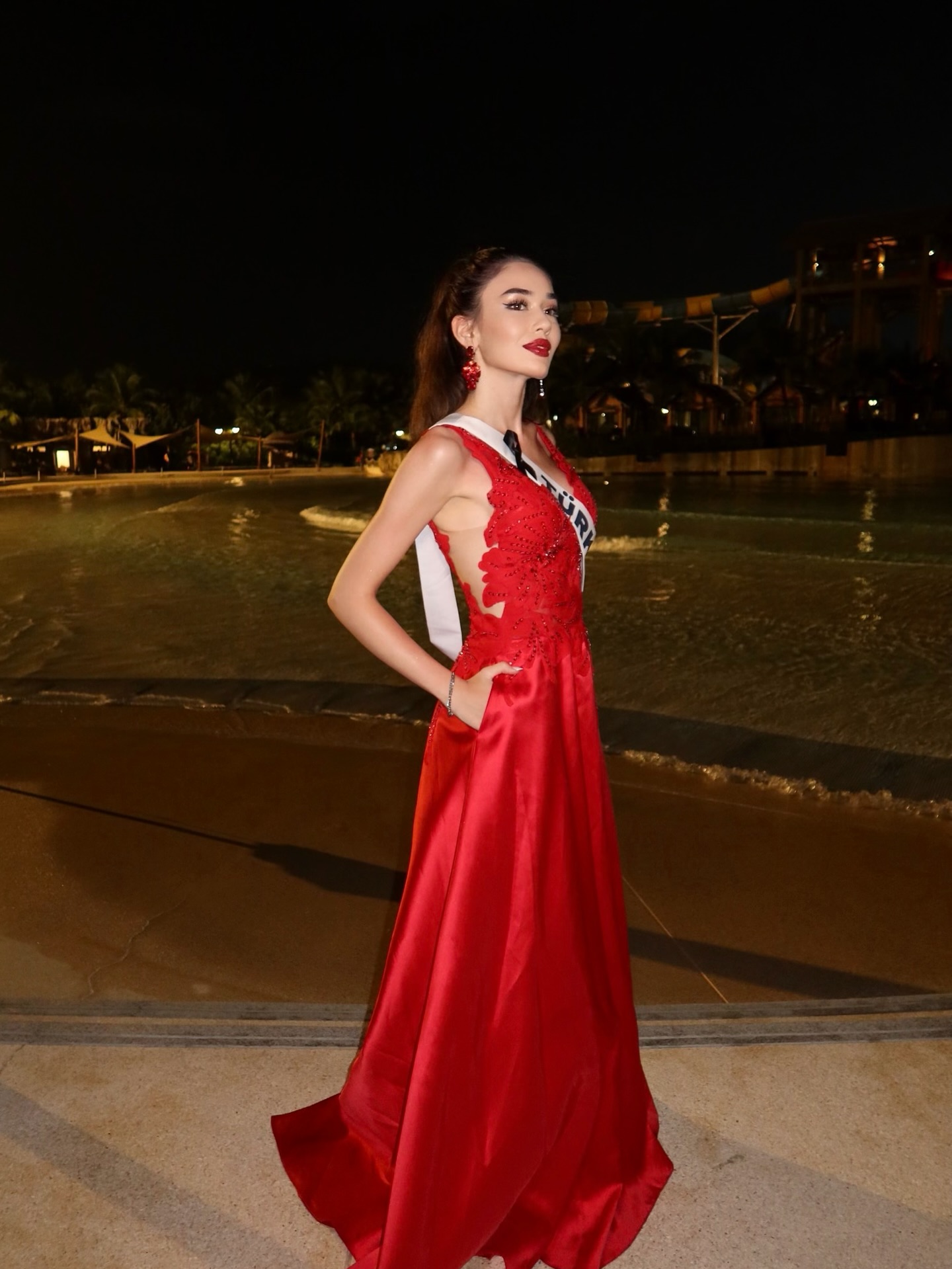 عکس جرن ارسلان با لباس عثمانی در میس یونیورس عکس جرن ارسلان با لباس عثمانی در میس یونیورس