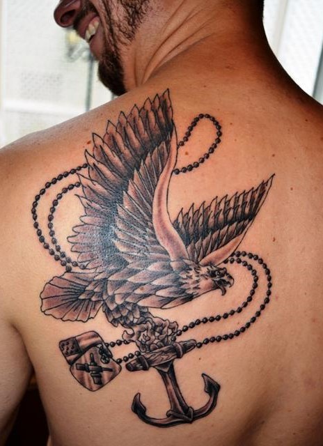 عکس تاتو عقاب پشت کمر عکس تاتو عقاب پشت کمر