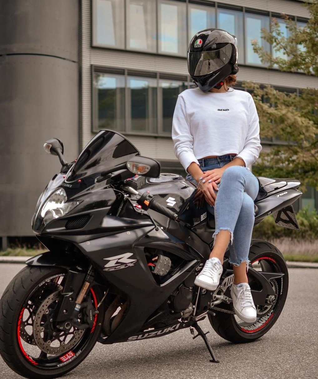 عکس دختر با موتور عکس دختر با موتور