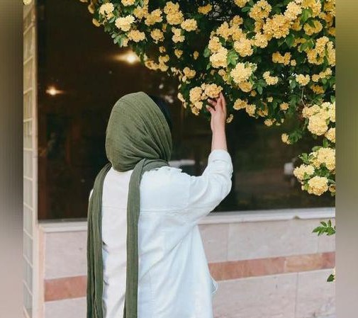 عکس پروفایل دختر از پشت سر در طبیعت عکس پروفایل دختر از پشت سر در طبیعت